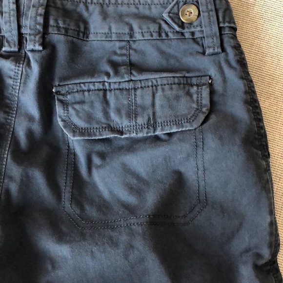 Old Navy Bermuda length navy blue shorts - Picture 5 of 5